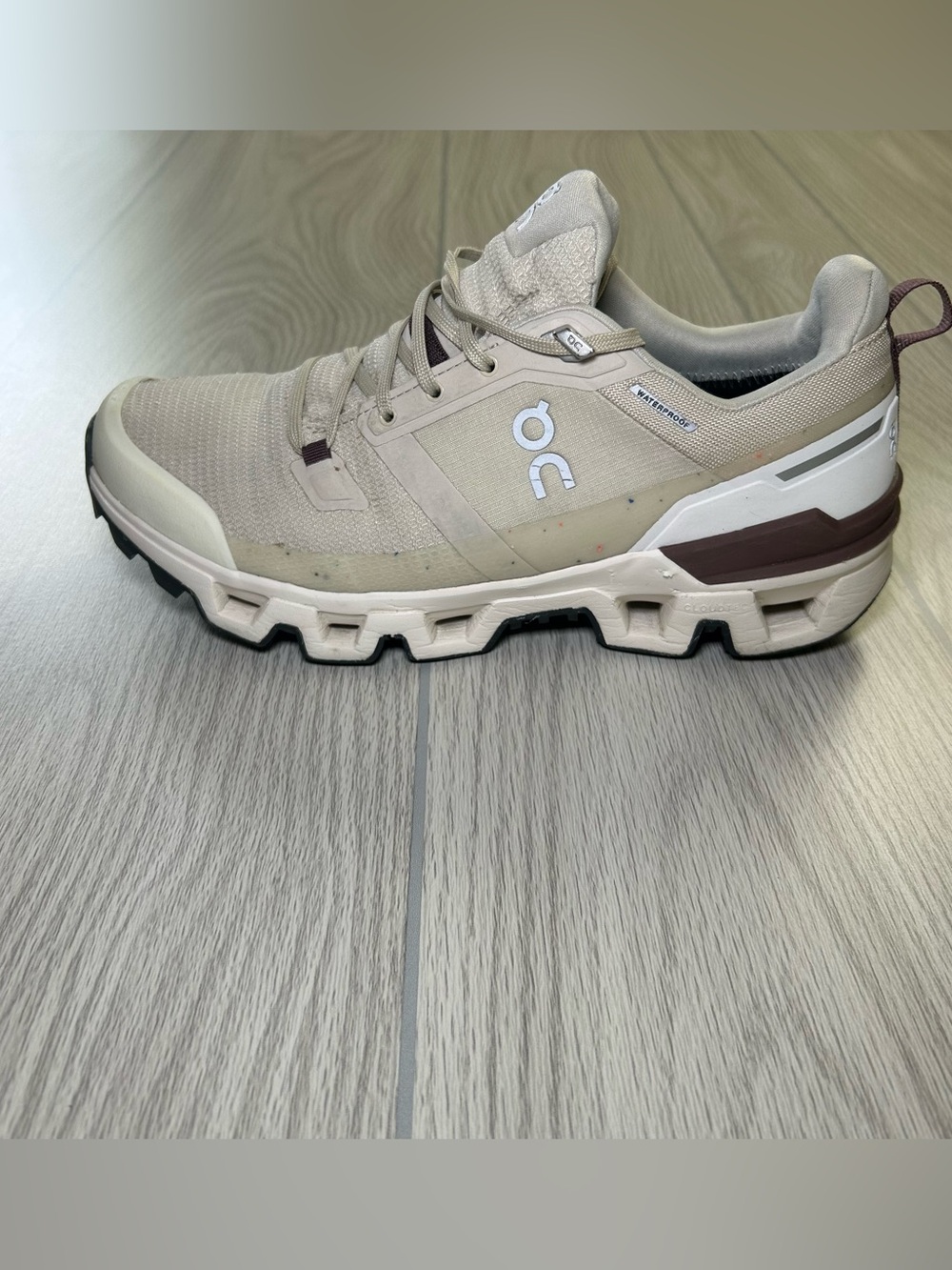 On Cloudwander Waterproof Women's 9 Sand Ivory Hiking Trail Run Shoes 73.98055 - Picture 4 of 16